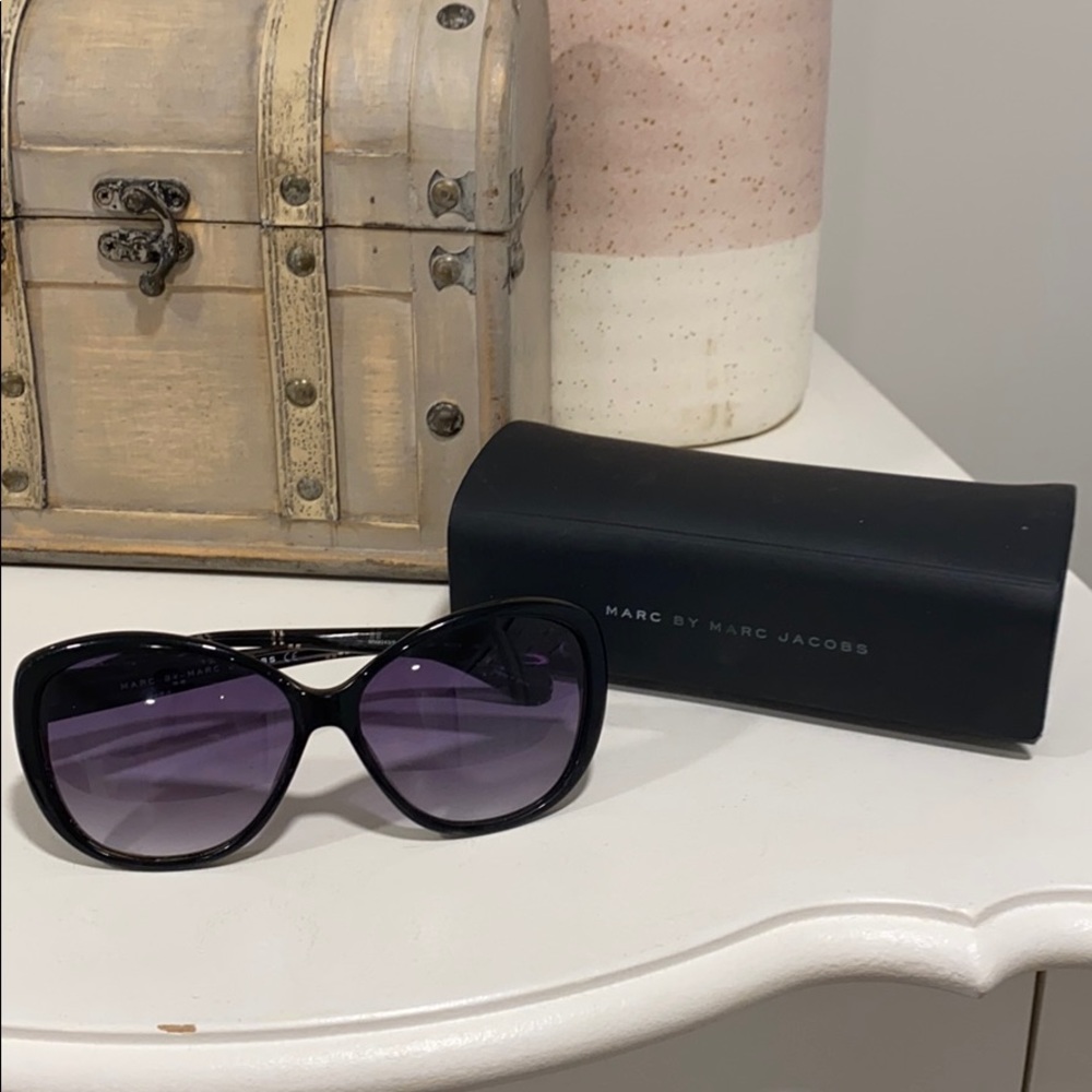 Marc Jacobs Black sunglasses with little scuffs